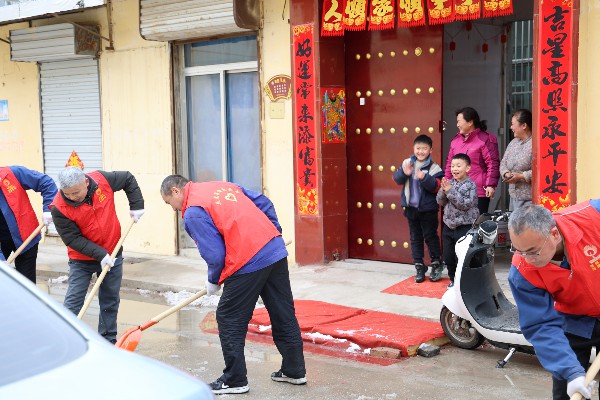 集團(tuán)開展掃雪除冰幫包志愿服務(wù)活動(dòng)